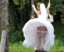 Wind shows brides sexy upskirt